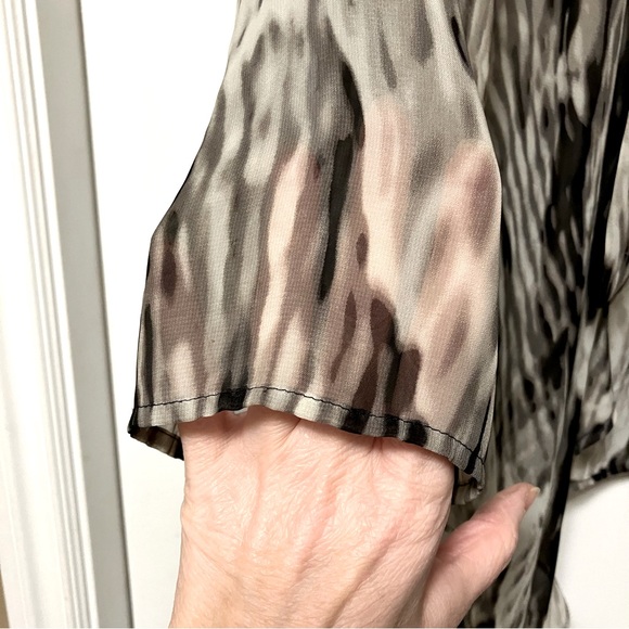⭐️2/$20⭐️ Flowy, semi-sheer black, grey & white shrug, Reitmans, women's size XL - Picture 5 of 6
